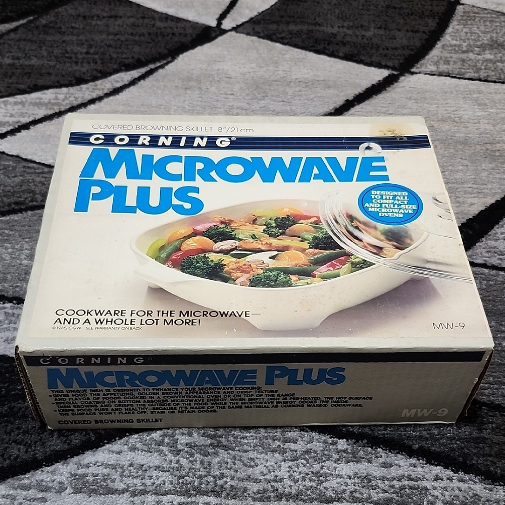 VINTAGE CORING 8" MICROWAVE PLUS COVERED BROWNING SKILLET 1985